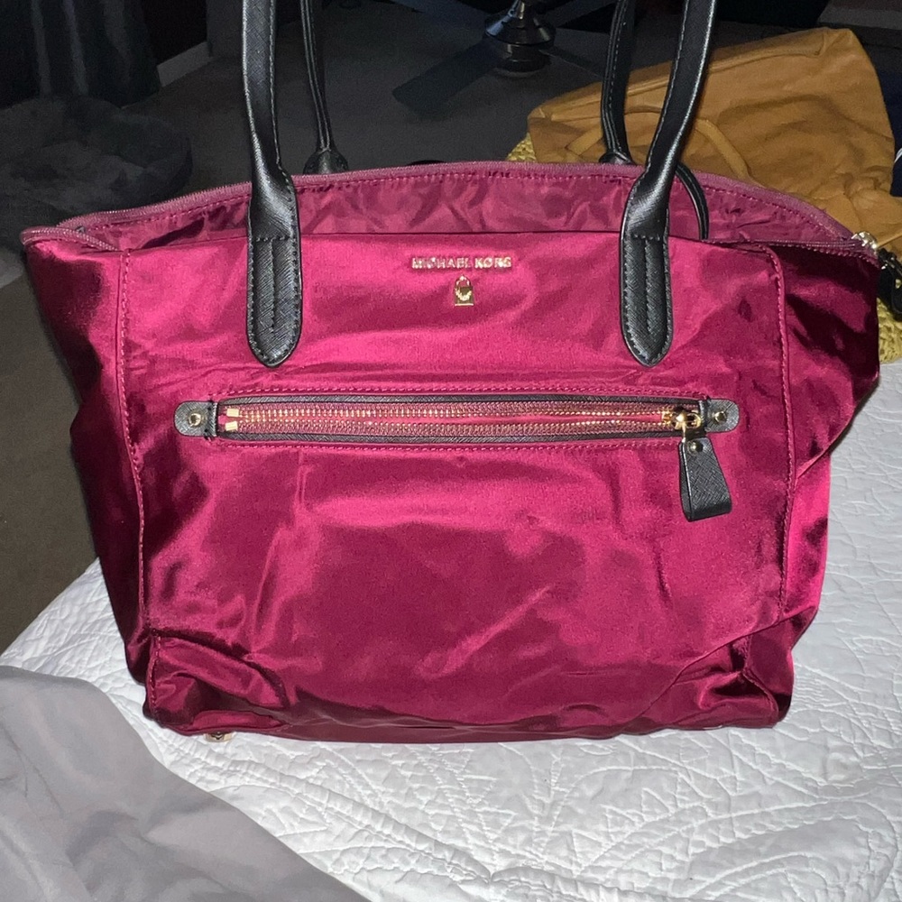 Michal Kors burgundy shoulder bag